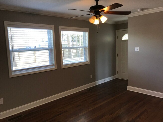 Foto del edificio - Charming 1 Bedroom, 1 Bath with Covered Po...