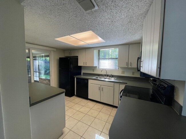 Building Photo - Coming Soon – Beautiful 3 Bedroom, 2 Bathroom Home in Mandarin!