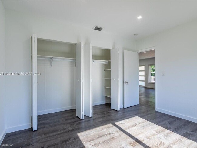 Building Photo - 3 br, 2 bath House - 2520 SW 22nd Ter