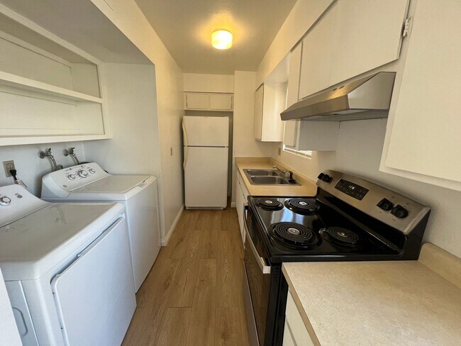 Building Photo - 2 Story Townhome