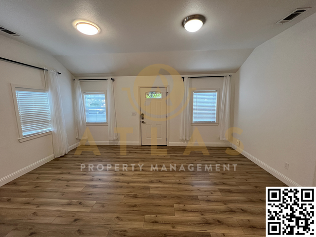 Building Photo - Cozy and Convenient 2BR/1BA - Move-In Ready!