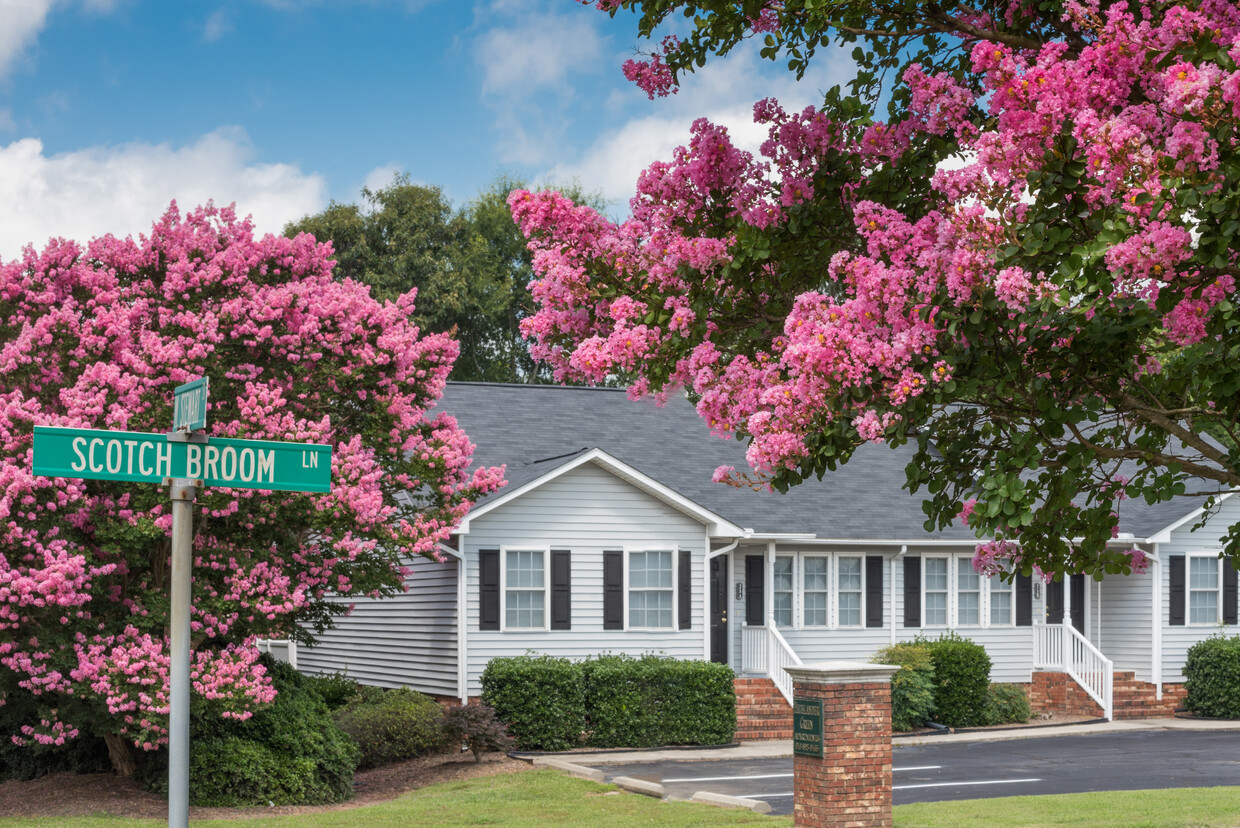 Primary Photo - Highlander Green Apartments