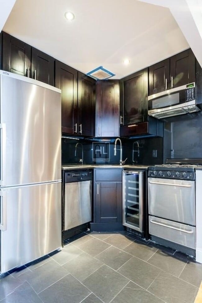 Building Photo - AMAZING 1 BR APARTMENT! WON’T LAST!! NO BR...