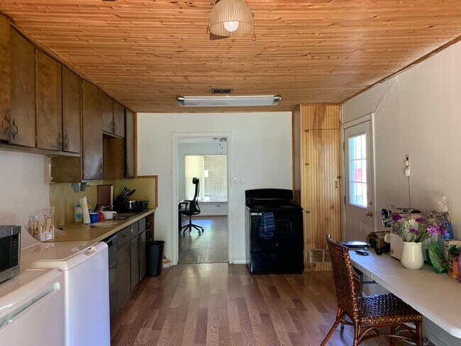 Foto del edificio - 3708 Pine Ave