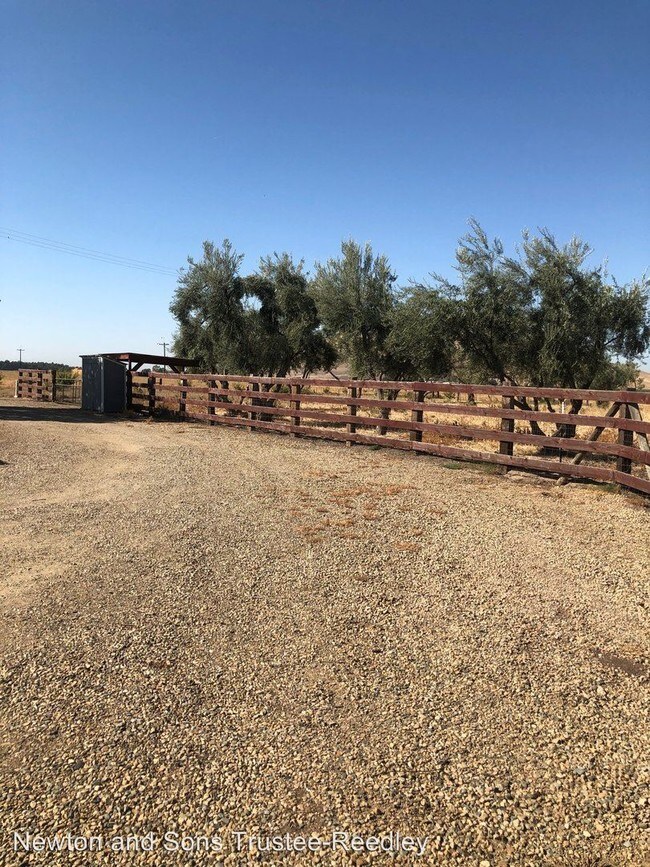 Building Photo - 22479 E Kings Canyon Rd