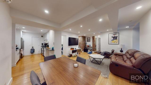 Building Photo - 3 bedroom in Manhattan NY 10014