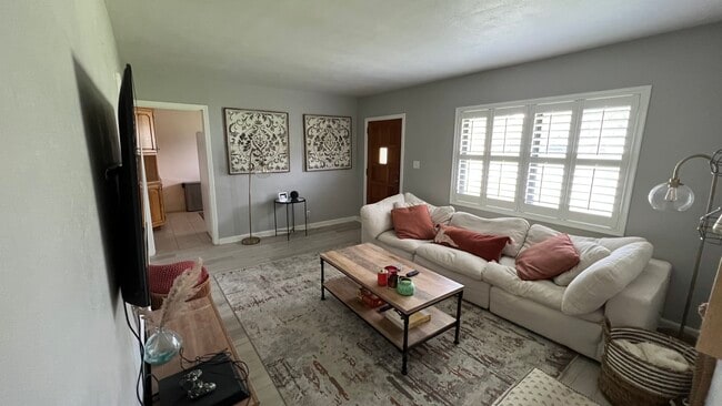 Building Photo - 5702 Cedar Forest Dr S