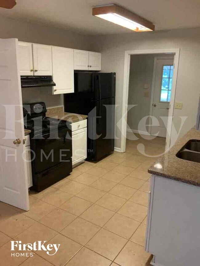 Building Photo - 1675 Pilgrim Way