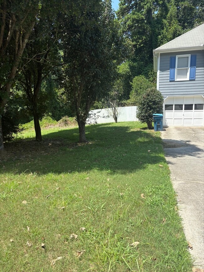 Building Photo - 2700 Fort Daniels Dr