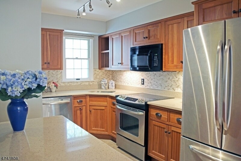 Primary Photo - 129 Smithfield Ct