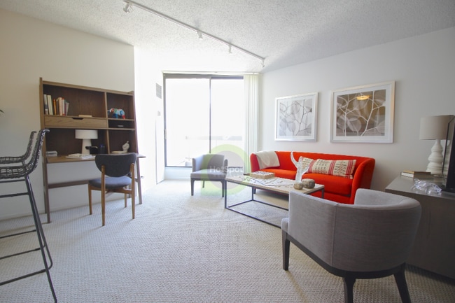 Photo - 730 N Dearborn St Apartment