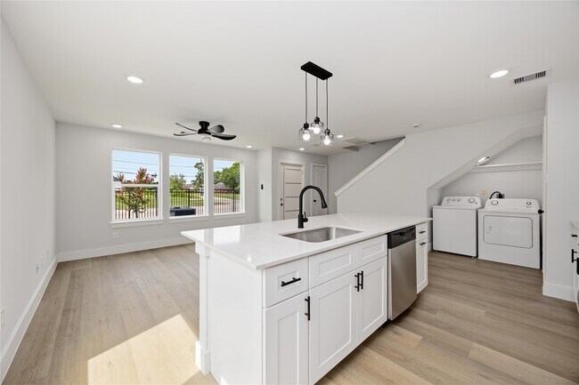 Foto del edificio - 7611 Lawn St