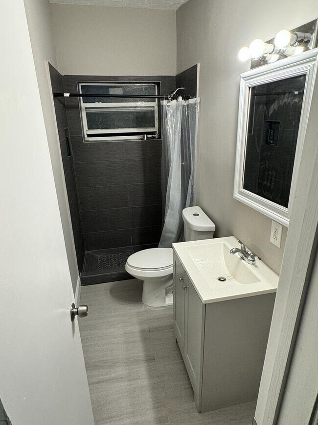 Foto del edificio - 3710 NE 12th Terrace