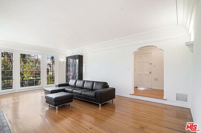 Foto del edificio - 1040 S Alfred St