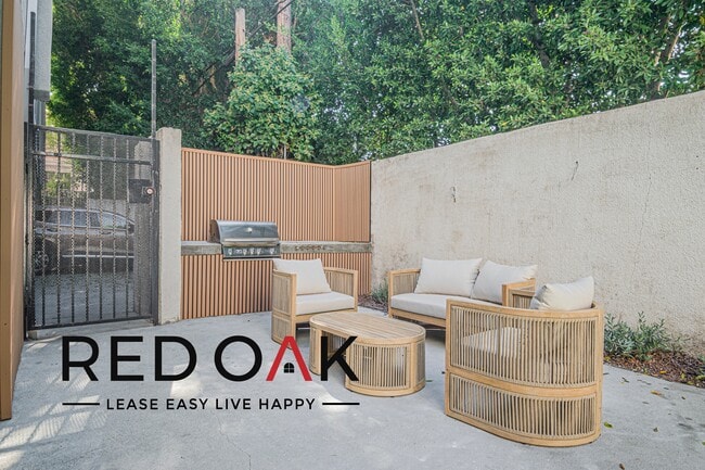 Building Photo - Toluca Lofts