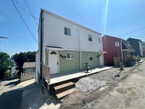 Building Photo - 2701-2703-2703 Oakley Wy