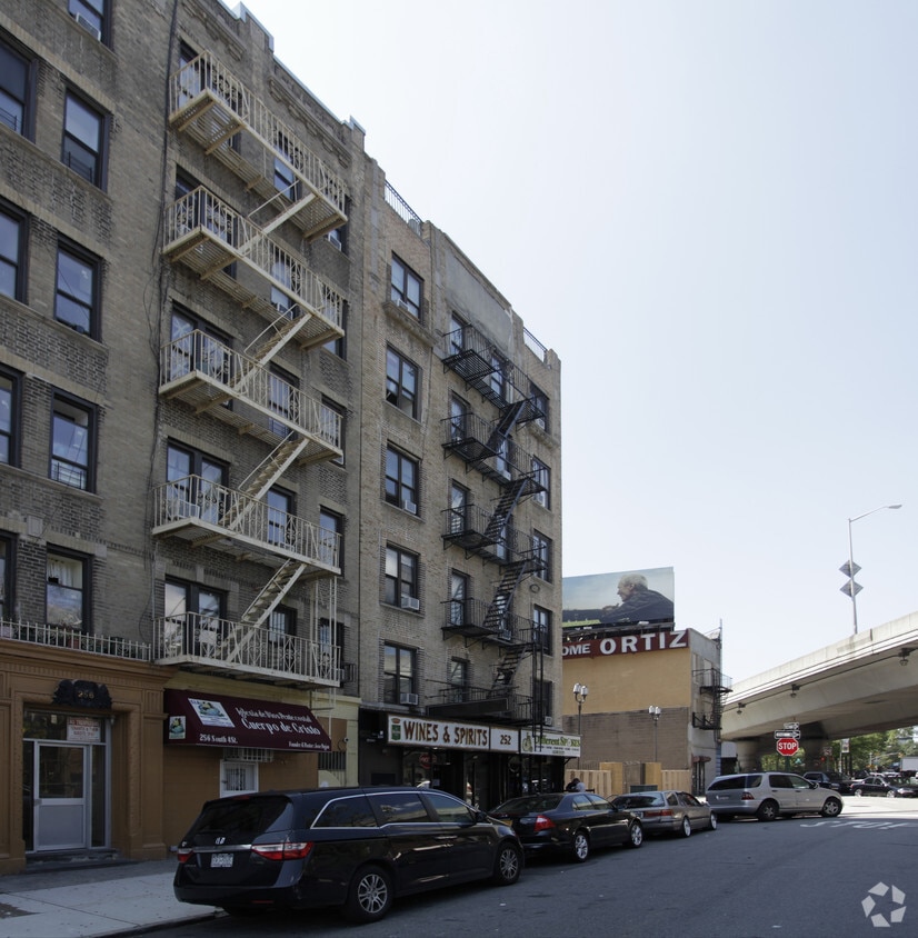 Building Photo - 252 S 4th St
