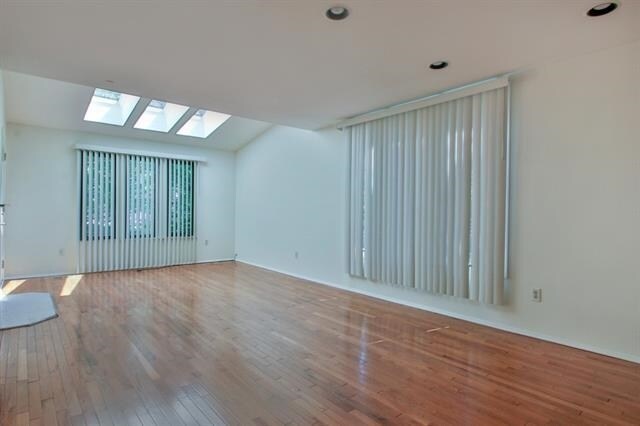 Building Photo - 700 Mainsail Ln