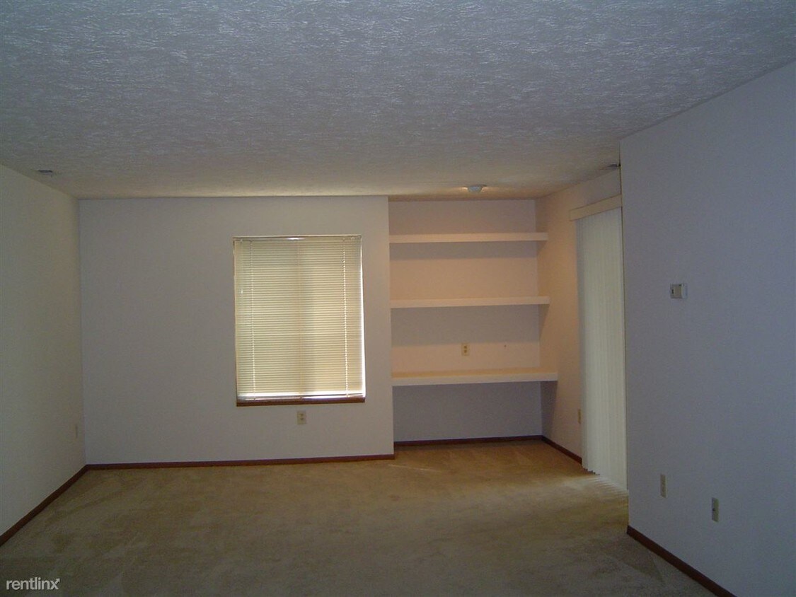 Primary Photo - 1571 W Pond Dr