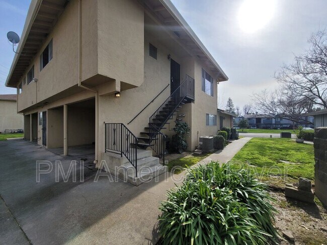 Building Photo - 3113 Occidental Dr
