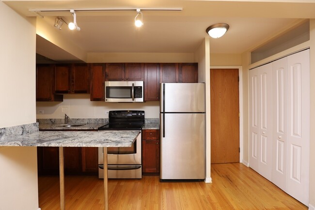 Foto del edificio - 4180 N Marine Dr