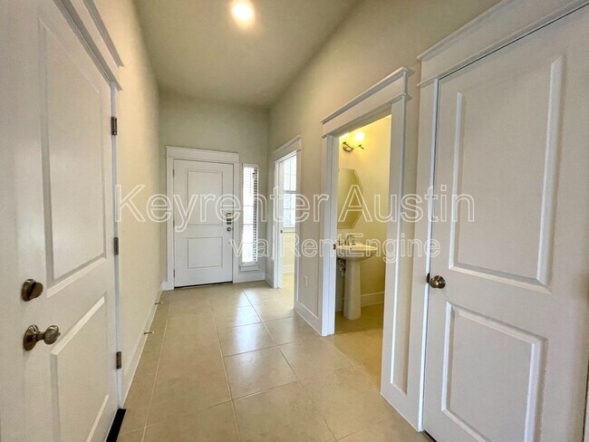 Foto del edificio - 13001 Hymeadow Dr