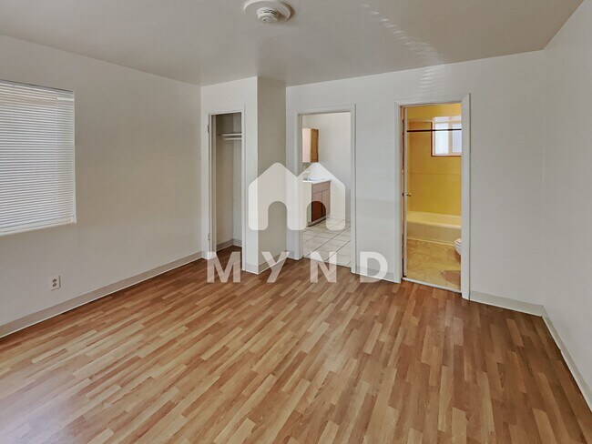 Building Photo - 2795 E 4th St Apt 1