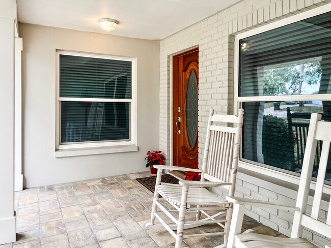 Foto del edificio - 1858 Oak Park Dr S