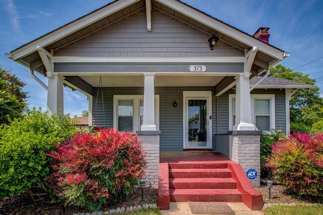 Building Photo - Charming, 3 Bed, 1 Bath Cape Cod in Granby...
