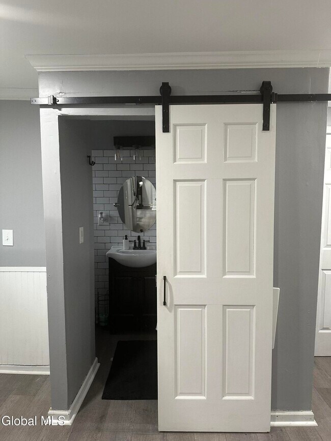 Building Photo - 39 S Lake Ave