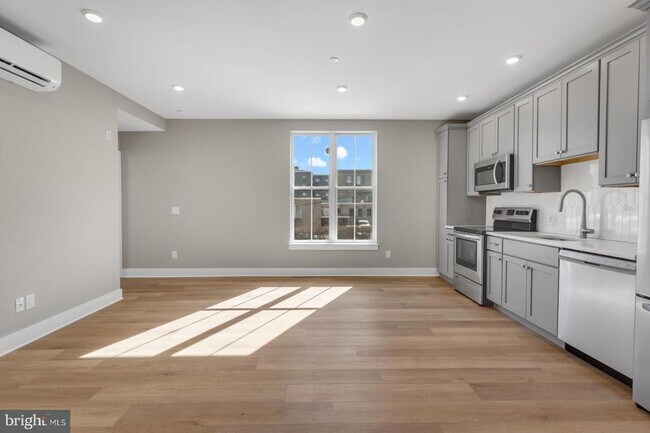 Building Photo - 6712 Ridge Ave