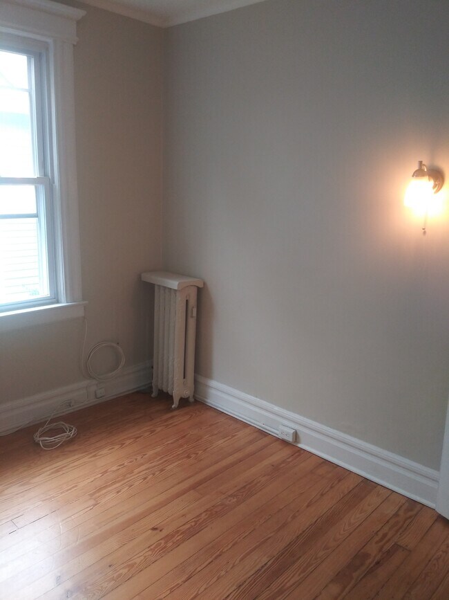 center bedroom - 126 Wildwood Ave