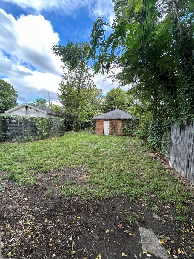 Building Photo - 3-Bedroom, 1-Bathroom Home – RSVP Code Cer...