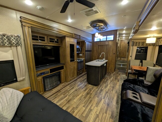 Foto del edificio - 1054 Cross Springs Ct