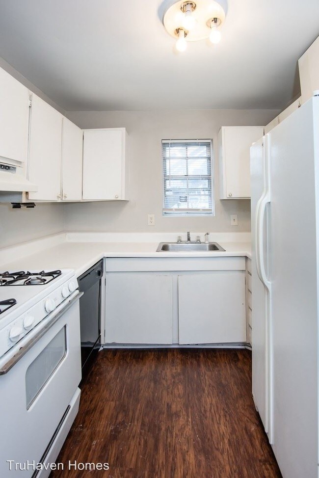 Building Photo - 2 br, 2 bath House - 5681 Kingsport Drive, NE