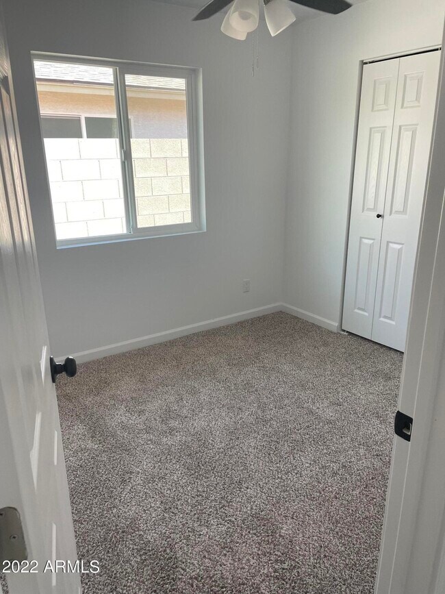 Building Photo - 809 S 6th Ave