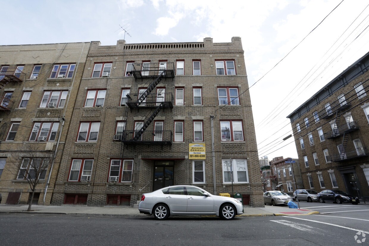 Building Photo - 5200-5202 Palisade Ave