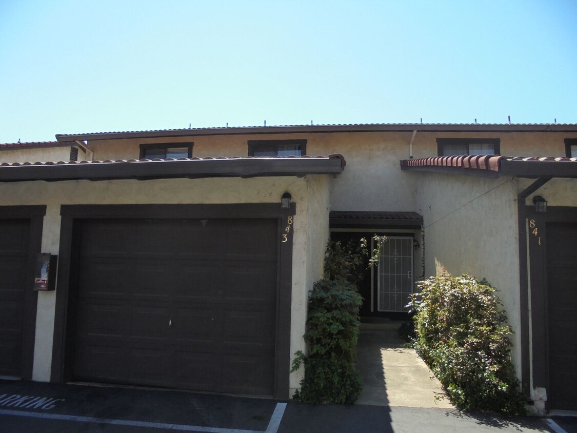 Primary Photo - Hilltop Neighborhood Townhome With 1 Car G...