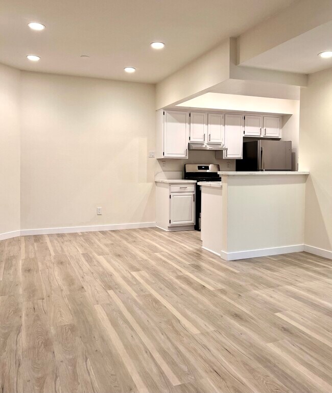 Dinning Area - 14607 Erwin St