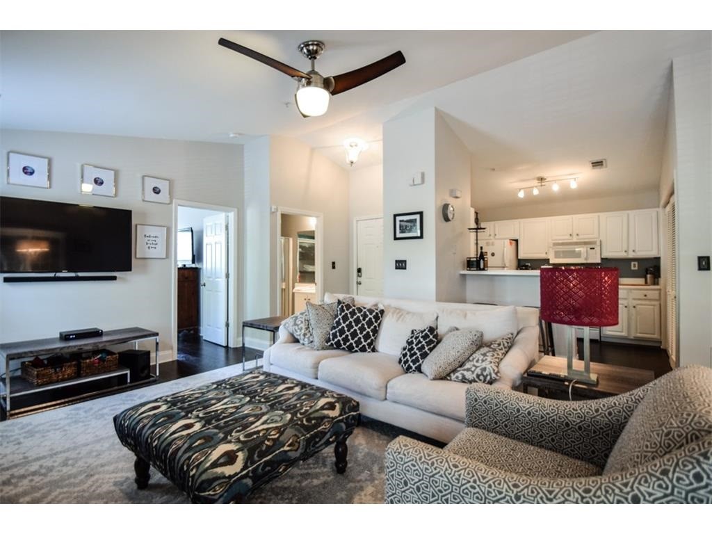 Sala de estar - 1347 Keys Crossing Dr NE