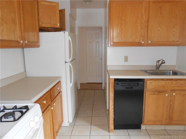 Building Photo - 122 Hoyt St