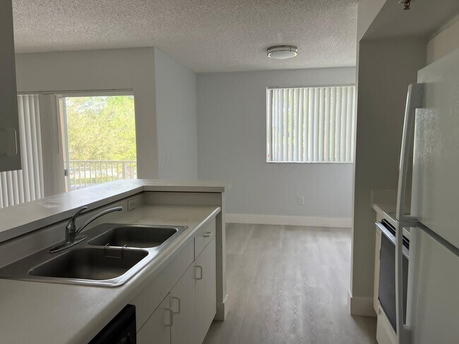 Foto del edificio - 2600 S University Dr