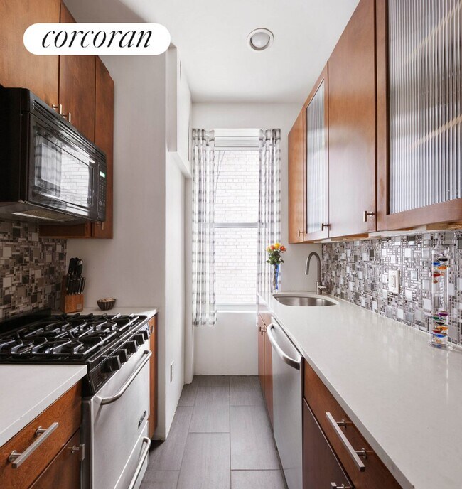 Foto del edificio - 254 W 25th St