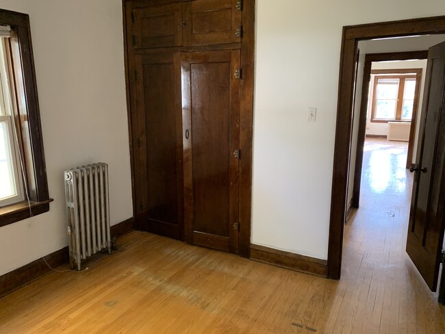 Building Photo - 4202 W Cullom Ave