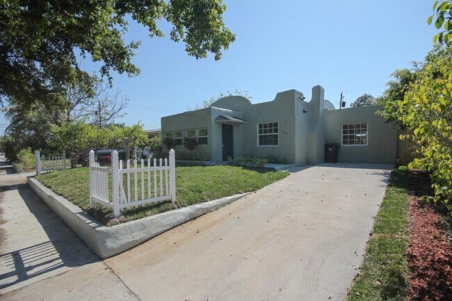 Foto del edificio - 410 Franklin Rd