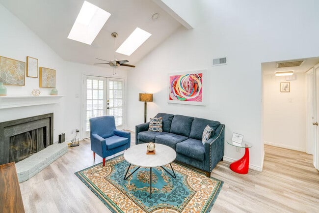 Building Photo - 85 Phoenix Dr