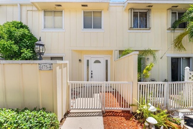 Foto del edificio - 6175 Riverwalk Ln