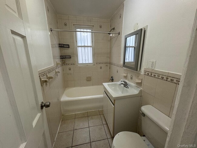 Building Photo - 27-24 Gillmore St