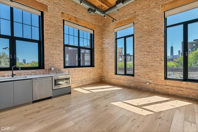 Building Photo - 729 N Sangamon St