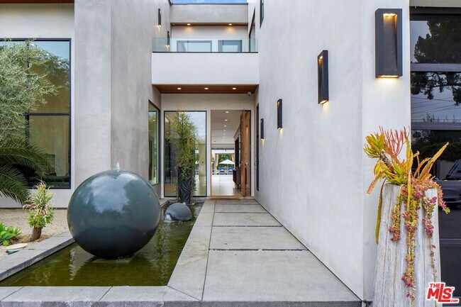 Building Photo - 6029 Melvin Ave